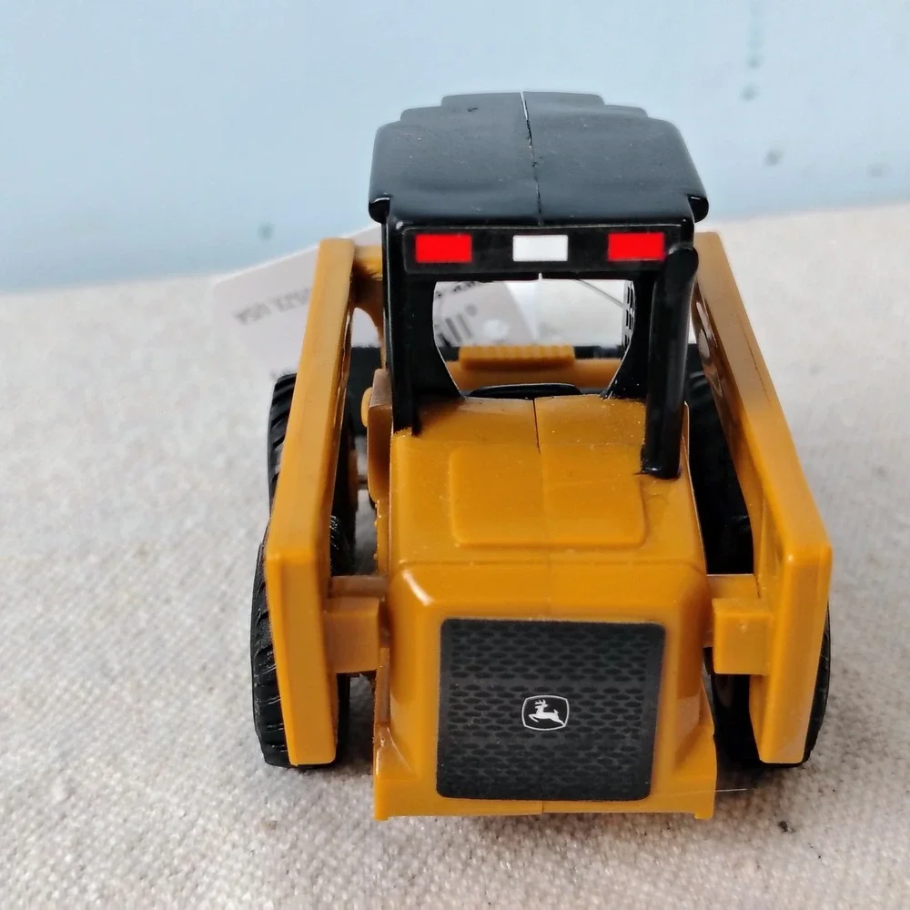 NWT John Deere ERTL Skid Steer Loader Yellow Black Construction Farm Toy